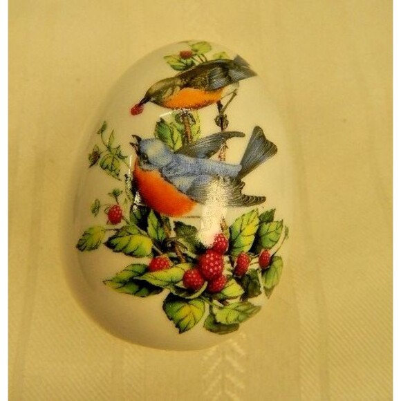 Set of Vintage Collectible Avon Four Seasons Porcelain Eggs 1984 w/ wooden stand - Picture 6 of 13